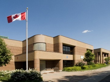 Picture of the front of Hilson Avenue Public School